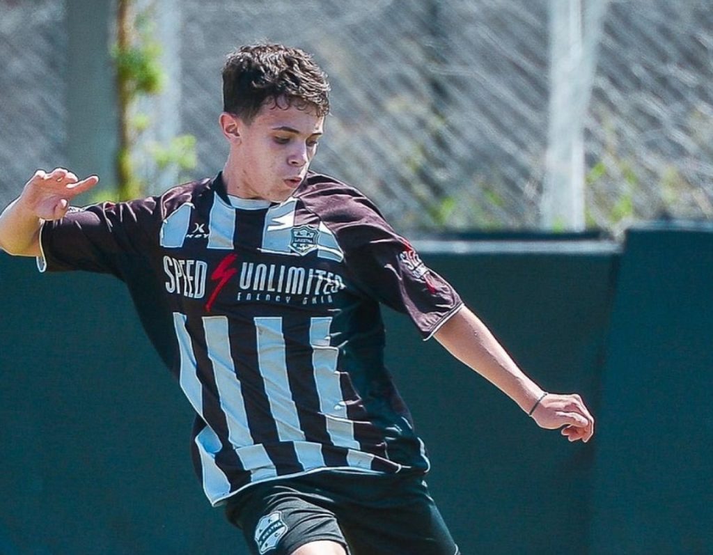Con 14 años, Apolonio se convirtió en el jugador más joven en debutar en el fútbol argentino
