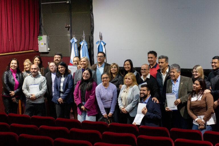 Impulsando el conocimiento: becas de apoyo para docentes en doctorado